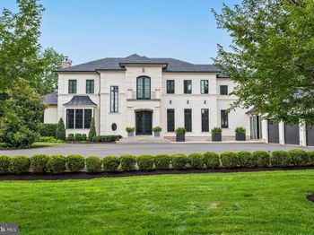 8913 Holly Leaf Lane