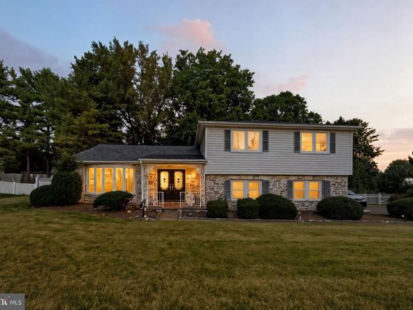 985 Milkweed Lane, Huntingdon Valley PA 19006
