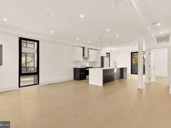 1810 Central Place NE