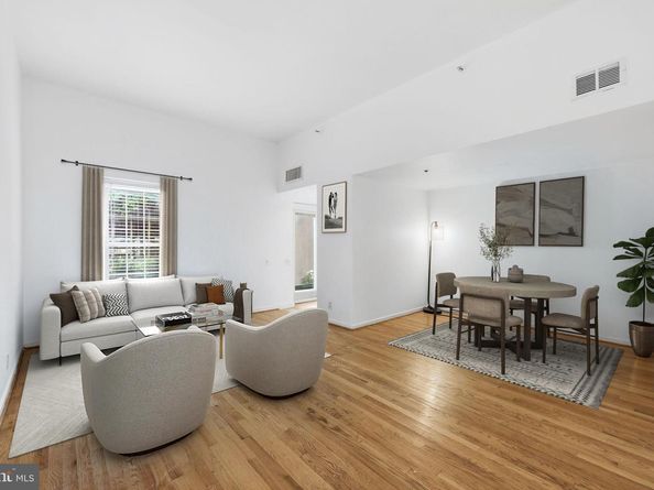 301 Race Street C010, Philadelphia PA 19106