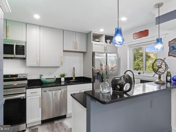 3320 S 28TH Street 403, Alexandria VA 22302