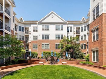 200 W Elm Street