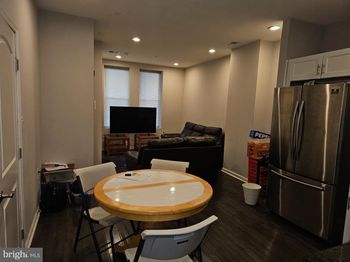 3212 W Diamond Street