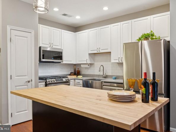 2665 Prosperity Avenue 111, Fairfax VA 22031