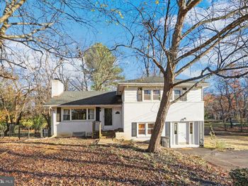 1105 Westbriar Court NE