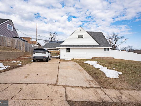 42 Hollyhock Lane, Levittown PA 19055