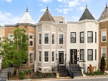 26 Todd Place NE