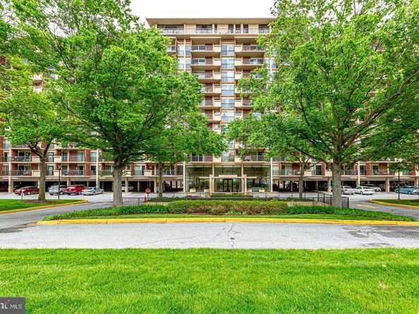 1300 Army Navy Drive 205, Arlington VA 22202