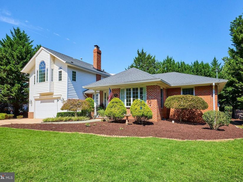 3032 Crane Drive, Falls Church VA 22042