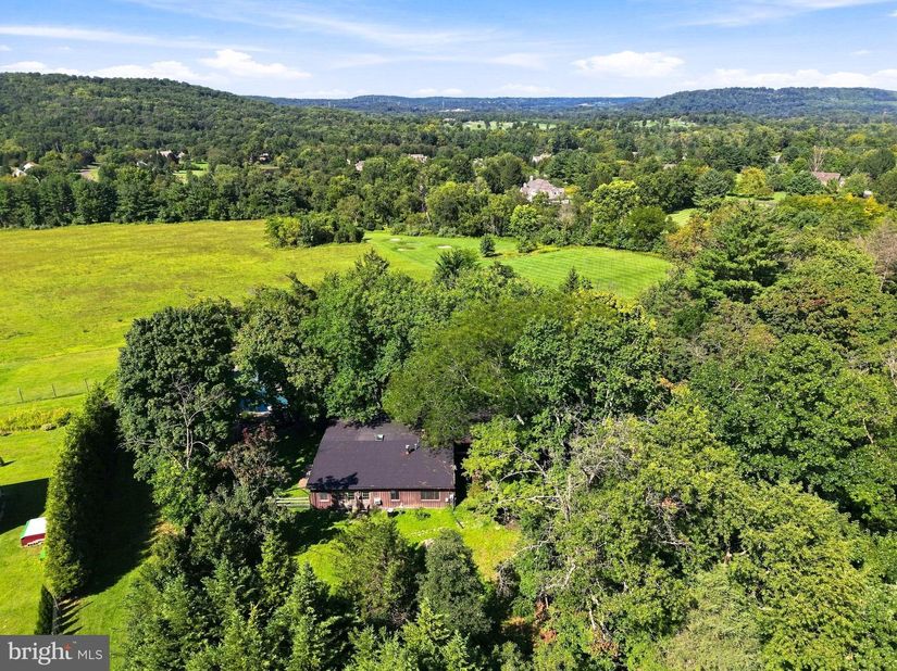 195 Woodhill Road, Newtown PA 18940