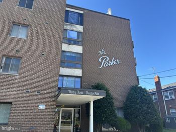 33 W Chester Pike