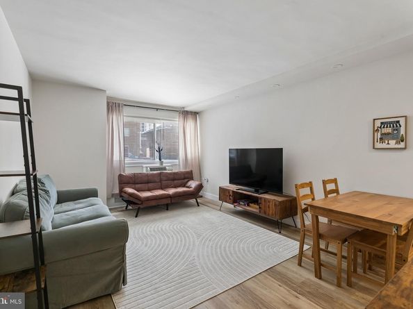 2101 Chestnut Street 303, Philadelphia PA 19103