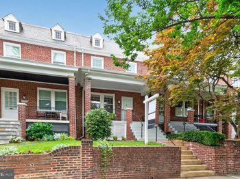 2226 39TH Place NW