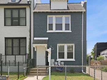 1103 Queen Street NE