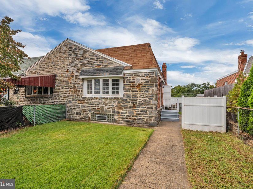 9106 Wooden Bridge Road, Philadelphia PA 19136