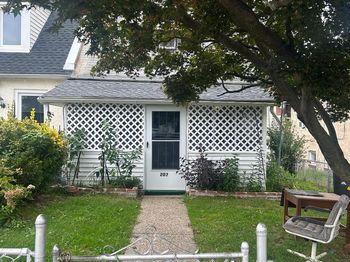 207 Brainard Boulevard