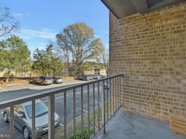 523 N Armistead Street 102, Alexandria VA 22312