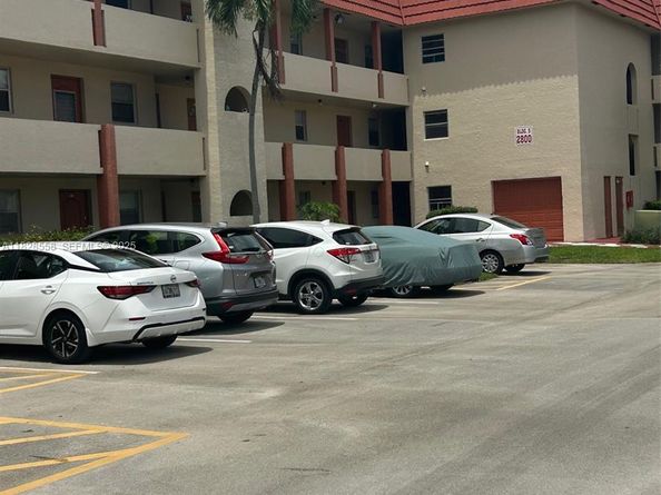 2800 W Sunrise Lakes Drive 104, Sunrise FL 33322