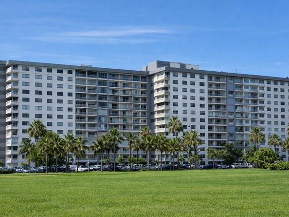 3800 Hillcrest Dr 112, Hollywood FL 33021