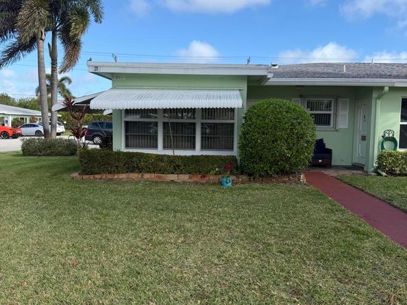 211 Country Lane E A, Boynton Beach FL 33435