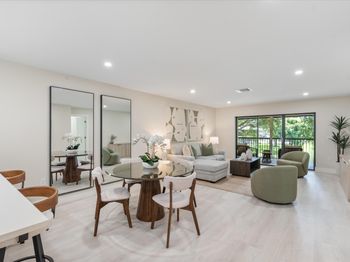 52 Stratford Lane W