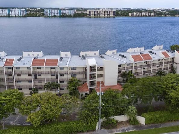 115 Lake Emerald Drive 304, Oakland Park FL 33309