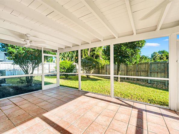 2100 Manatee Dr, Fort Lauderdale FL 33316