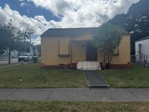 1300 NW 42nd St, Miami FL 33142
