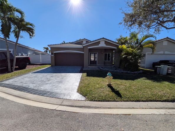 4572 SW 14th St, Deerfield Beach FL 33442