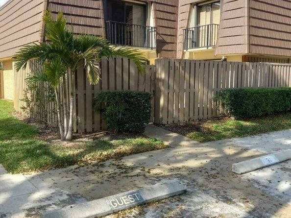 116 1 St Court 116, Palm Beach Gardens FL 33410