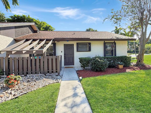 48 Via De Casas Norte, Boynton Beach FL 33426