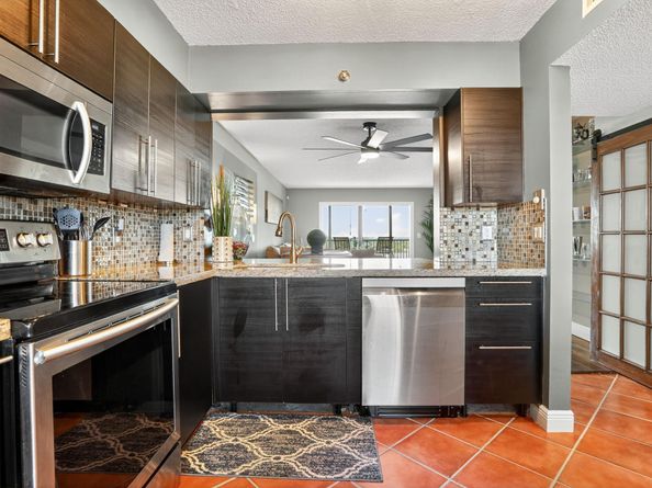 2202 S Cypress Bend Dr 906, Pompano Beach FL 33069