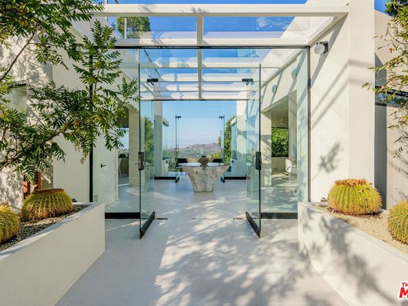 8896 Lookout Mountain Avenue, Los Angeles CA 90046