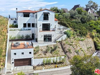 3072 Hollyridge Drive