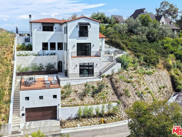 3072 Hollyridge Drive, Los Angeles CA 90068