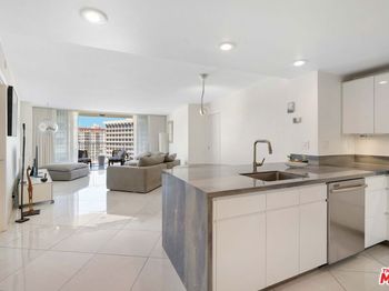 700 E Ocean Boulevard