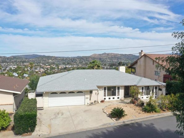 1024 Circle Dr, Escondido CA 92025