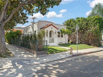 496 E 53rd
