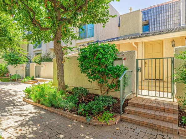 22239 1/4 Erwin Street, Woodland Hills CA 91367