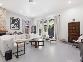 1824 S Marengo