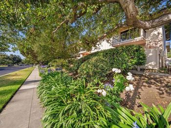 823 N Altadena Drive
