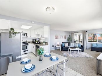 741 W 24th