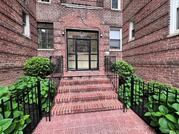 2090 Barnes Avenue 2H, Bronx NY 10462