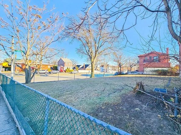 196-64 45th Avenue, Flushing NY 11358