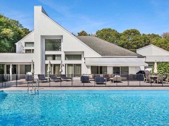 12 Honeysuckle Lane, East Quogue NY 11942