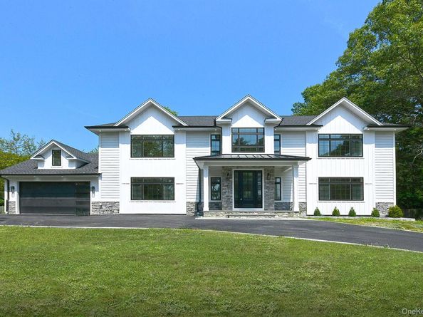 11 Edcris Lane, Huntington NY 11743