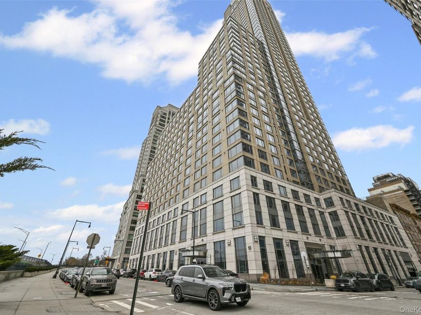 220 Riverside Boulevard 19L, New York (Manhattan) NY 10069