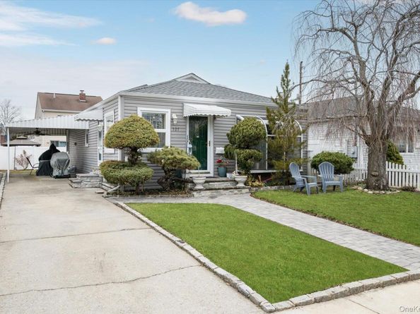 527 Willow Street, South Hempstead NY 11550