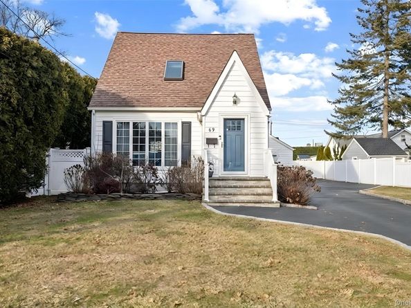 69 Hawthorne Street, Massapequa NY 11758