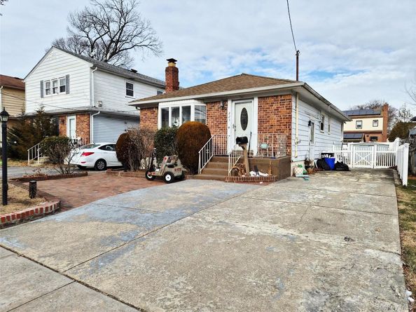 225 E Mineola Avenue, Valley Stream NY 11580